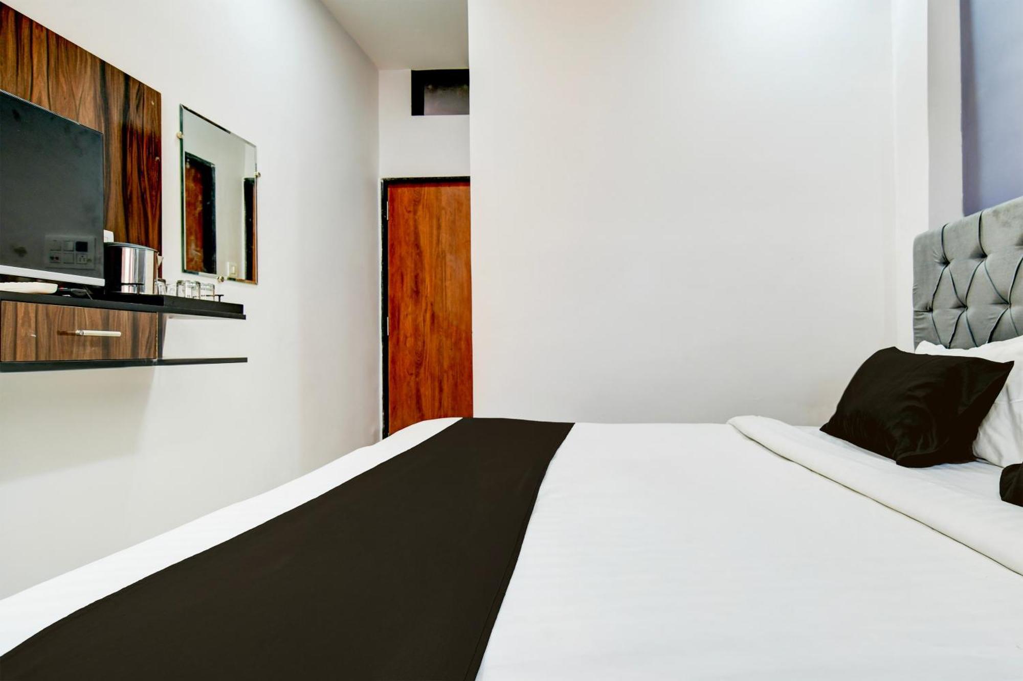 Super Hotel O D.V Near Medanta Hospital Індаур Екстер'єр фото